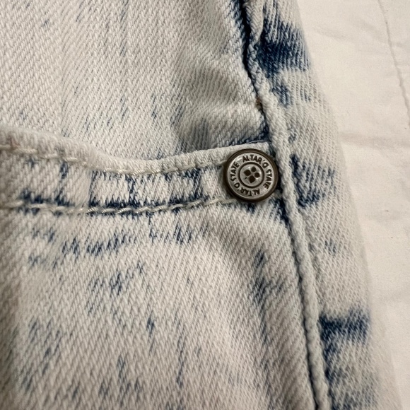 Altar'd State Denim Cloud Wash Distressed Frayed Hem Shorts--Size 28 - Picture 7 of 14